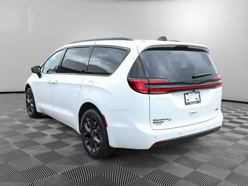 New 2026 Chrysler Pacifica Select w/ S Appearance Package AWD/4WD image 5