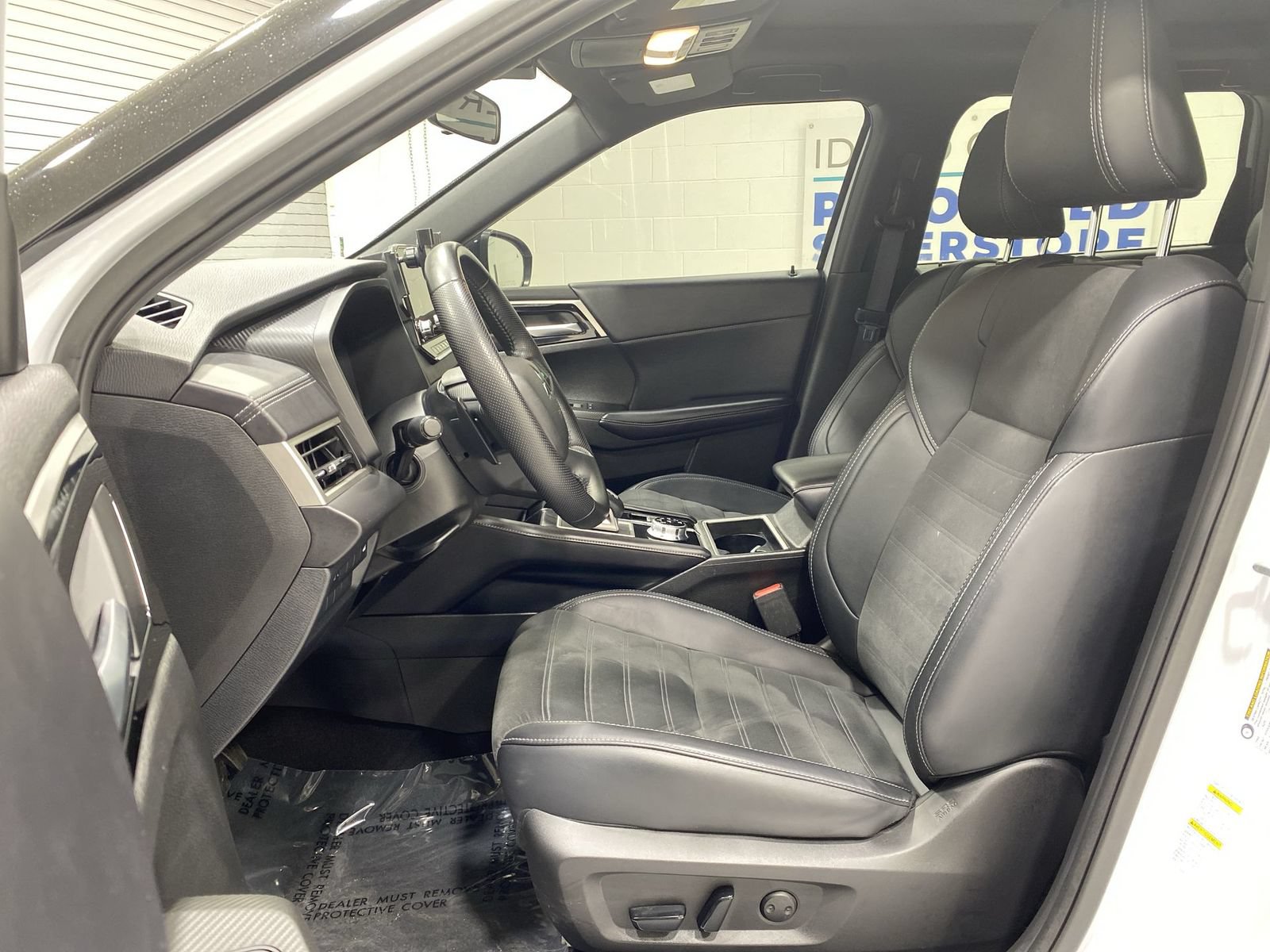 Used 2024 Mitsubishi Outlander SE Black Edition AWD/4WD image 11