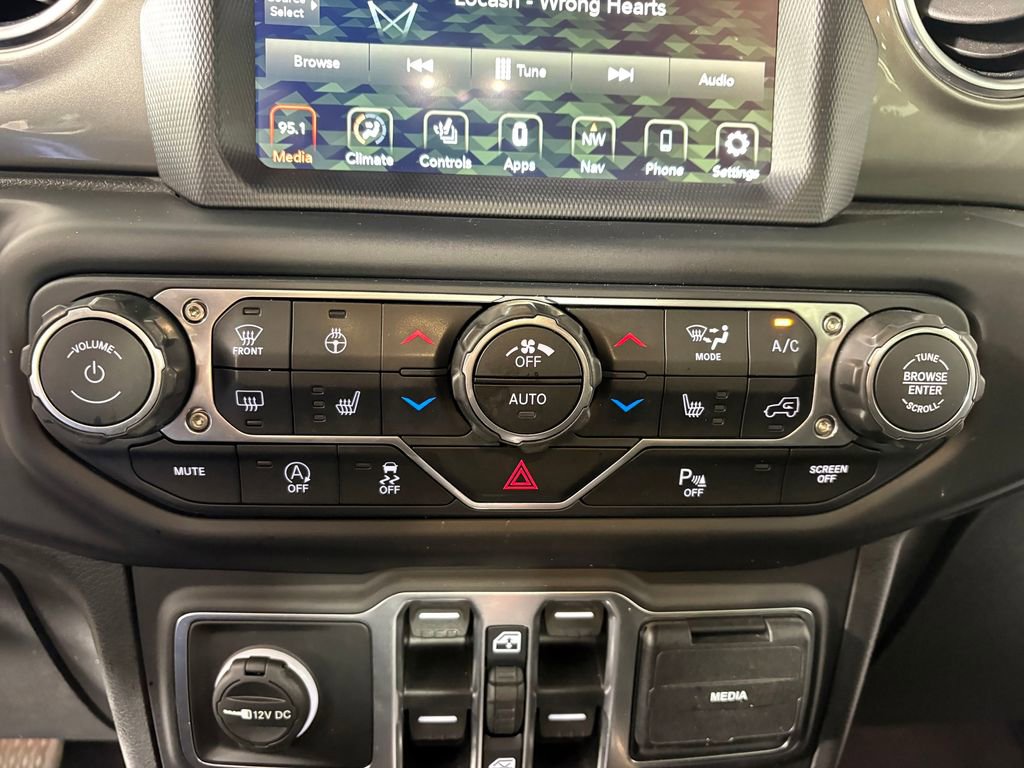 Used 2020 Jeep Gladiator Overland AWD/4WD image 17