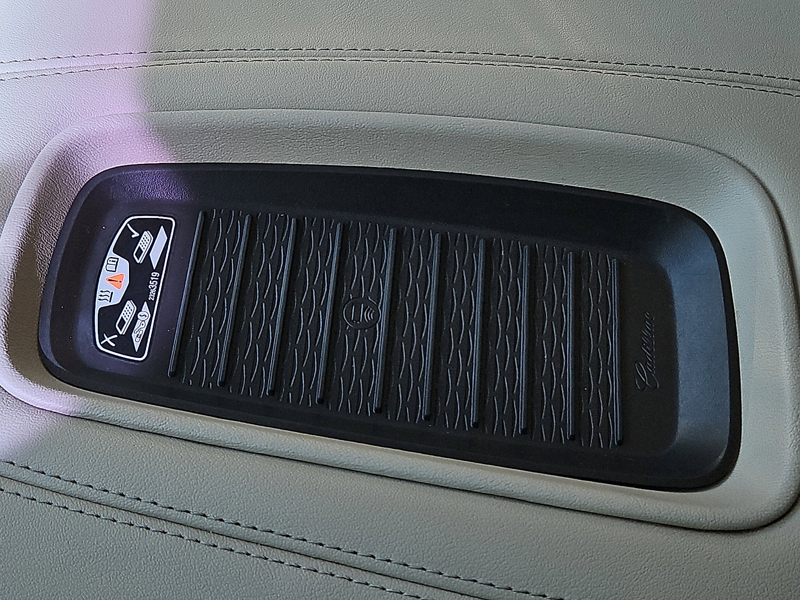 Used 2018 Cadillac Escalade Premium Luxury image 27