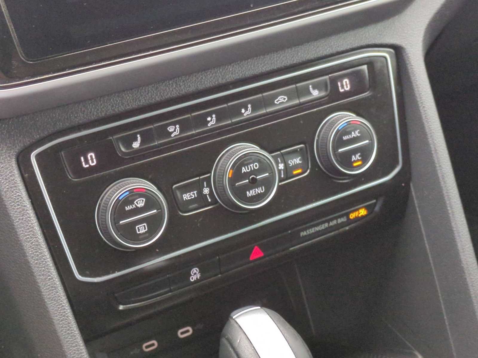 Used 2023 Volkswagen Atlas SE w/ Panoramic Sunroof Package FWD image 17