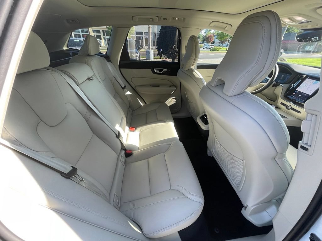 Used 2024 Volvo XC60 B5 Ultimate w/ Climate Package AWD/4WD image 14