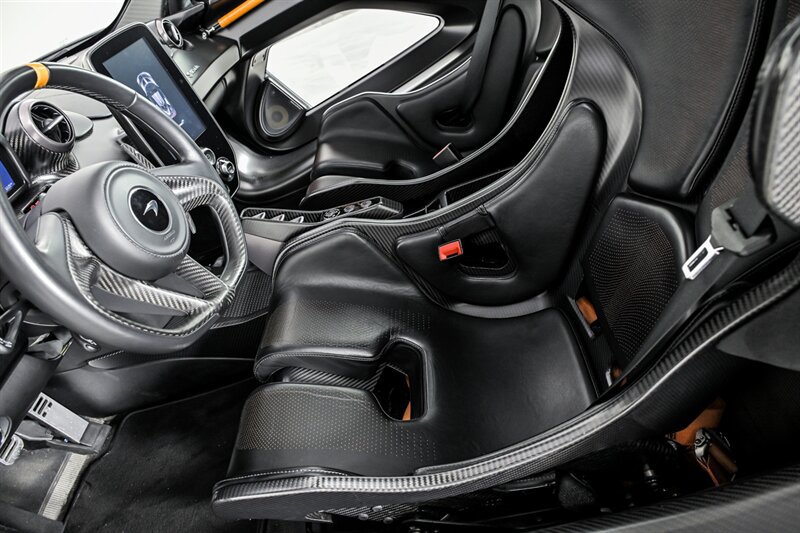 Used 2019 McLaren Senna RWD image 28