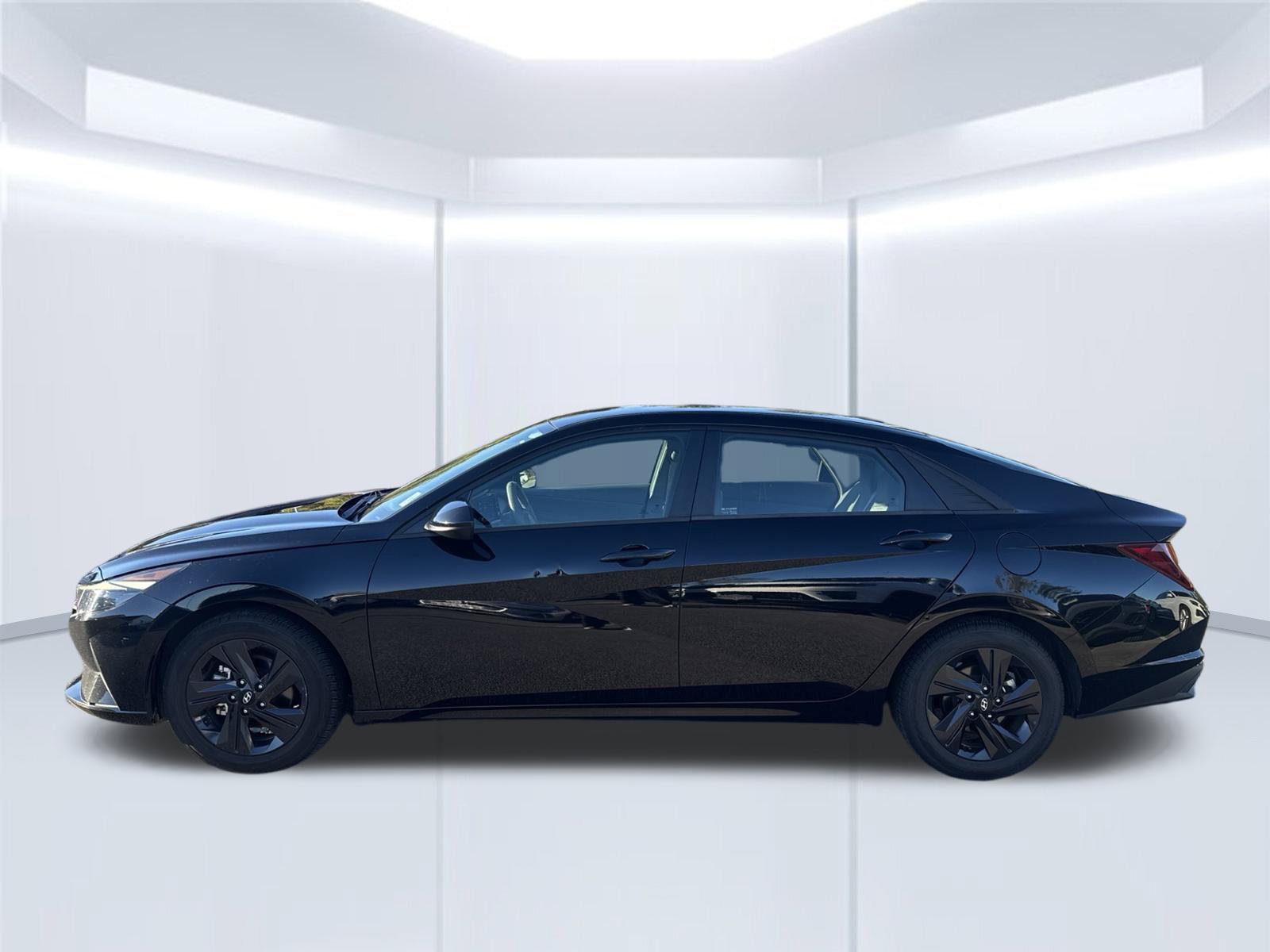 Used 2021 Hyundai Elantra SEL w/ Convenience Package FWD image 9