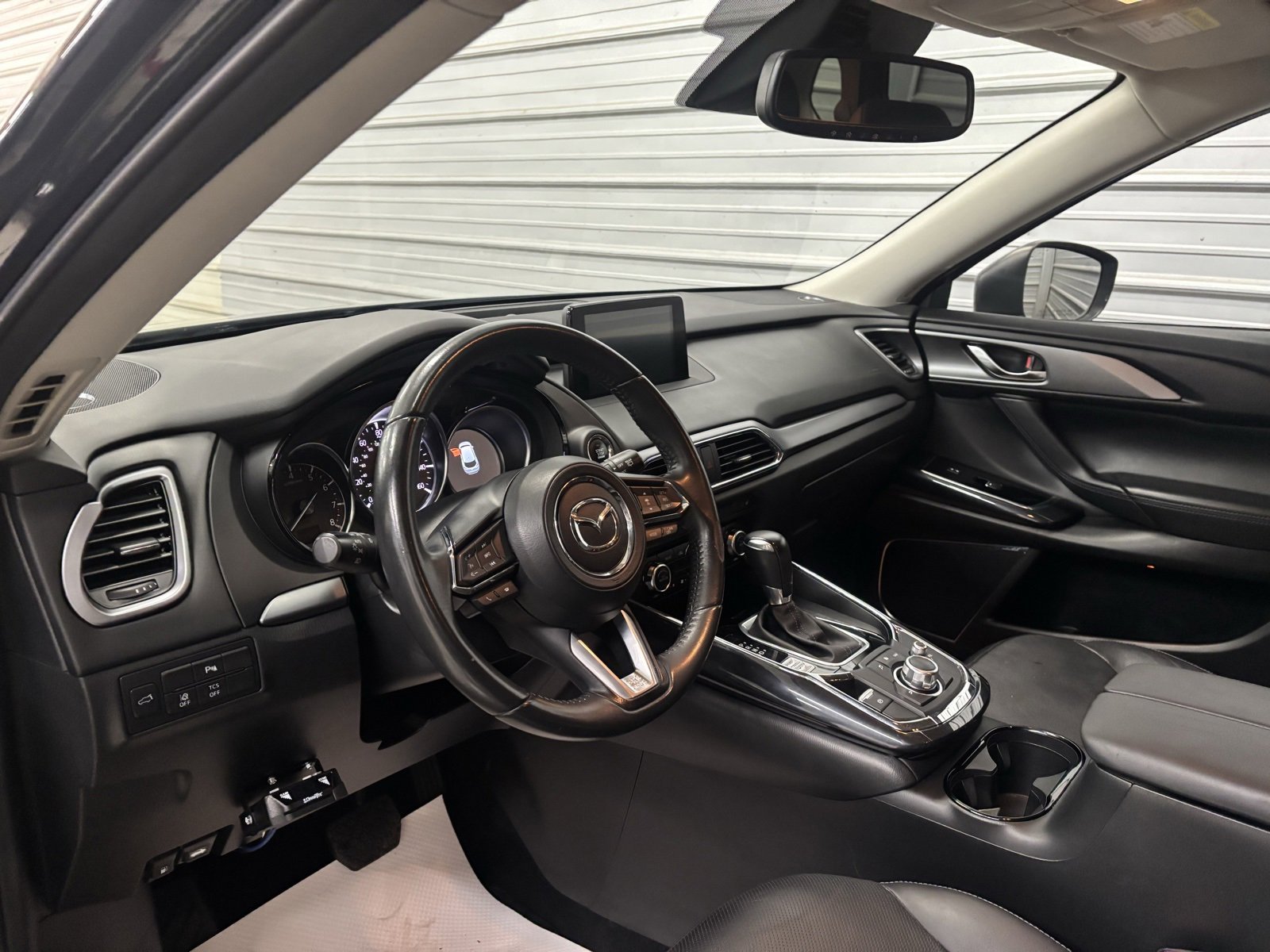 Used 2018 MAZDA CX-9 Touring w/ Touring Premium Package image 12