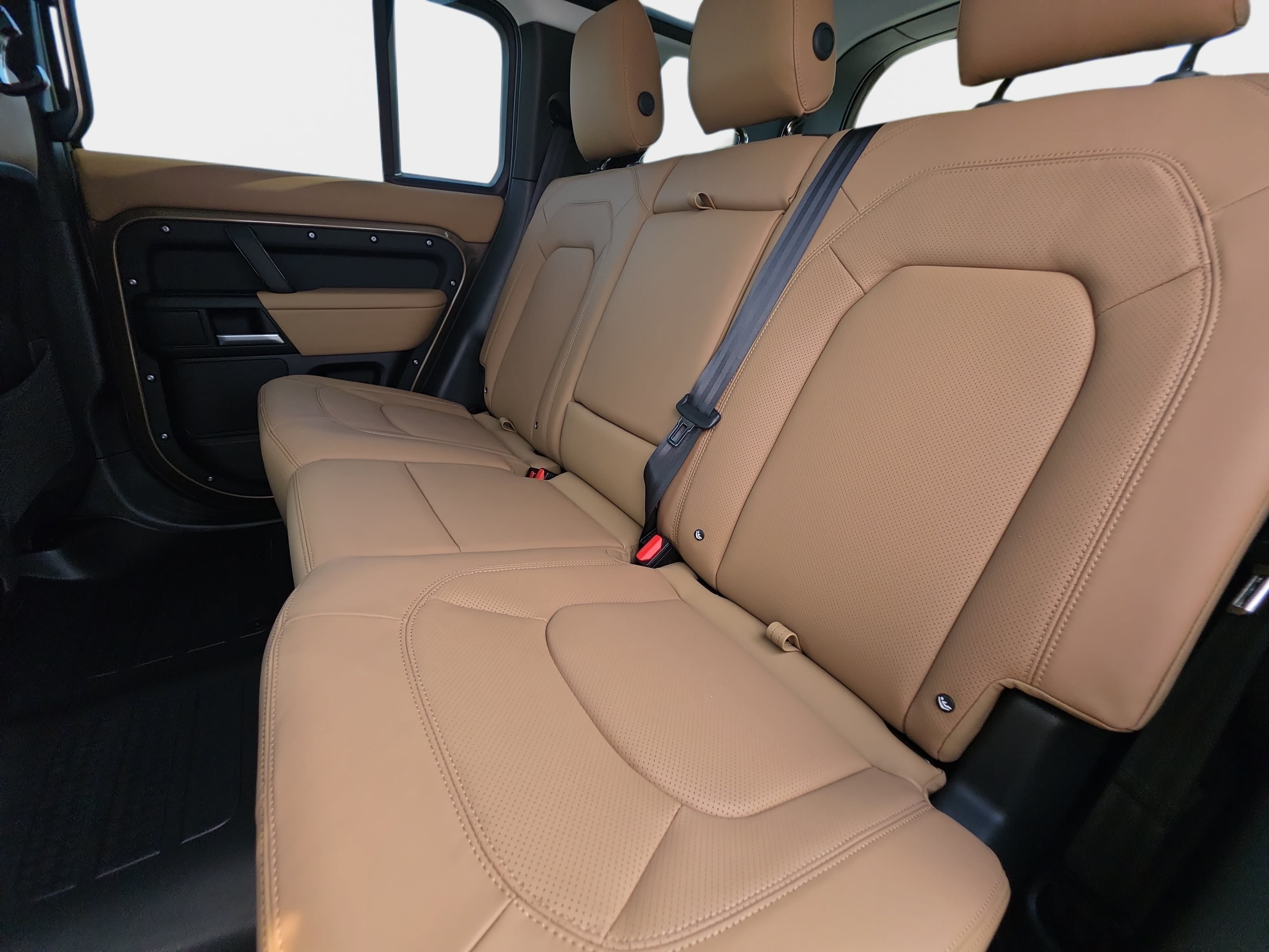 New 2026 Land Rover Defender 110 X-Dynamic SE AWD/4WD image 13