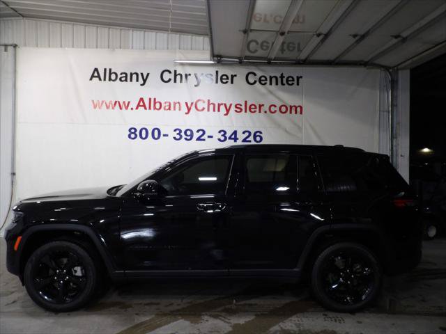 Certified 2024 Jeep Grand Cherokee Limited w/ Black Appearance Package AWD/4WD image 1