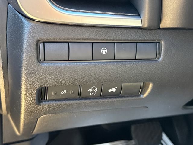 Certified 2025 Nissan Rogue SV image 21