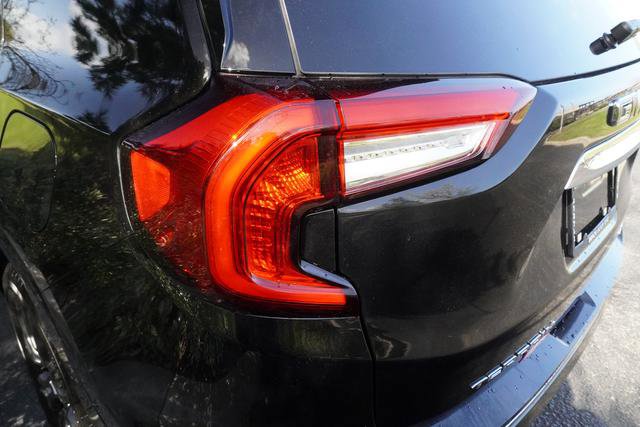 Used 2024 GMC Terrain Denali w/ Black Diamond Edition image 35