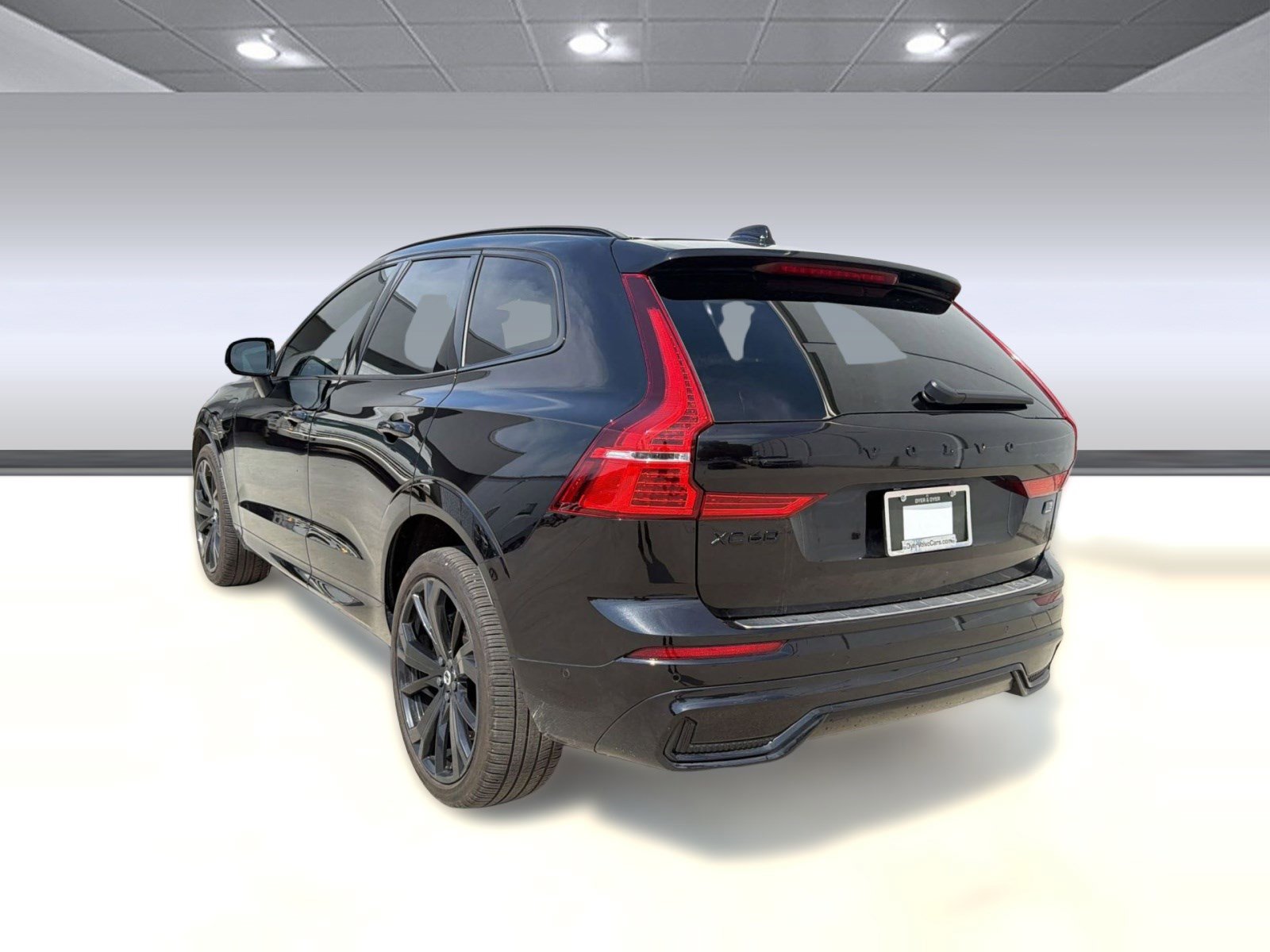 Certified 2024 Volvo XC60 T8 Ultimate w/ Protection Package Premier image 3