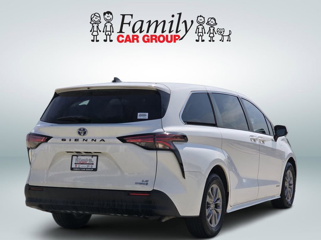 Used 2021 Toyota Sienna LE image 4