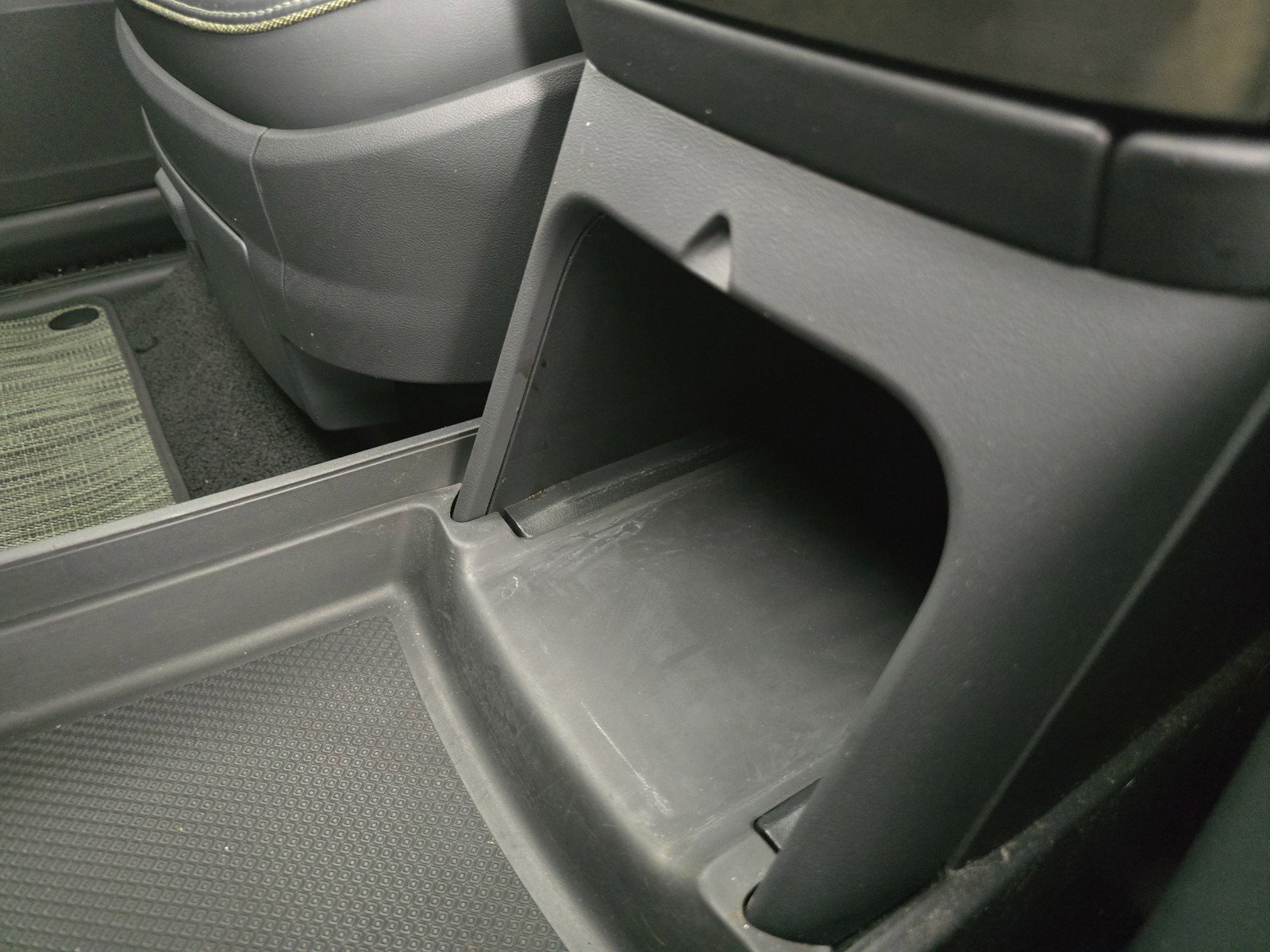 Used 2022 Rivian R1T Adventure image 31