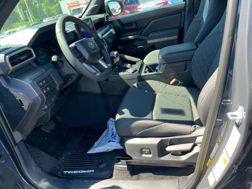 Used 2024 Toyota Tacoma SR5 w/ SR5 Upgrade Package AWD/4WD image 5