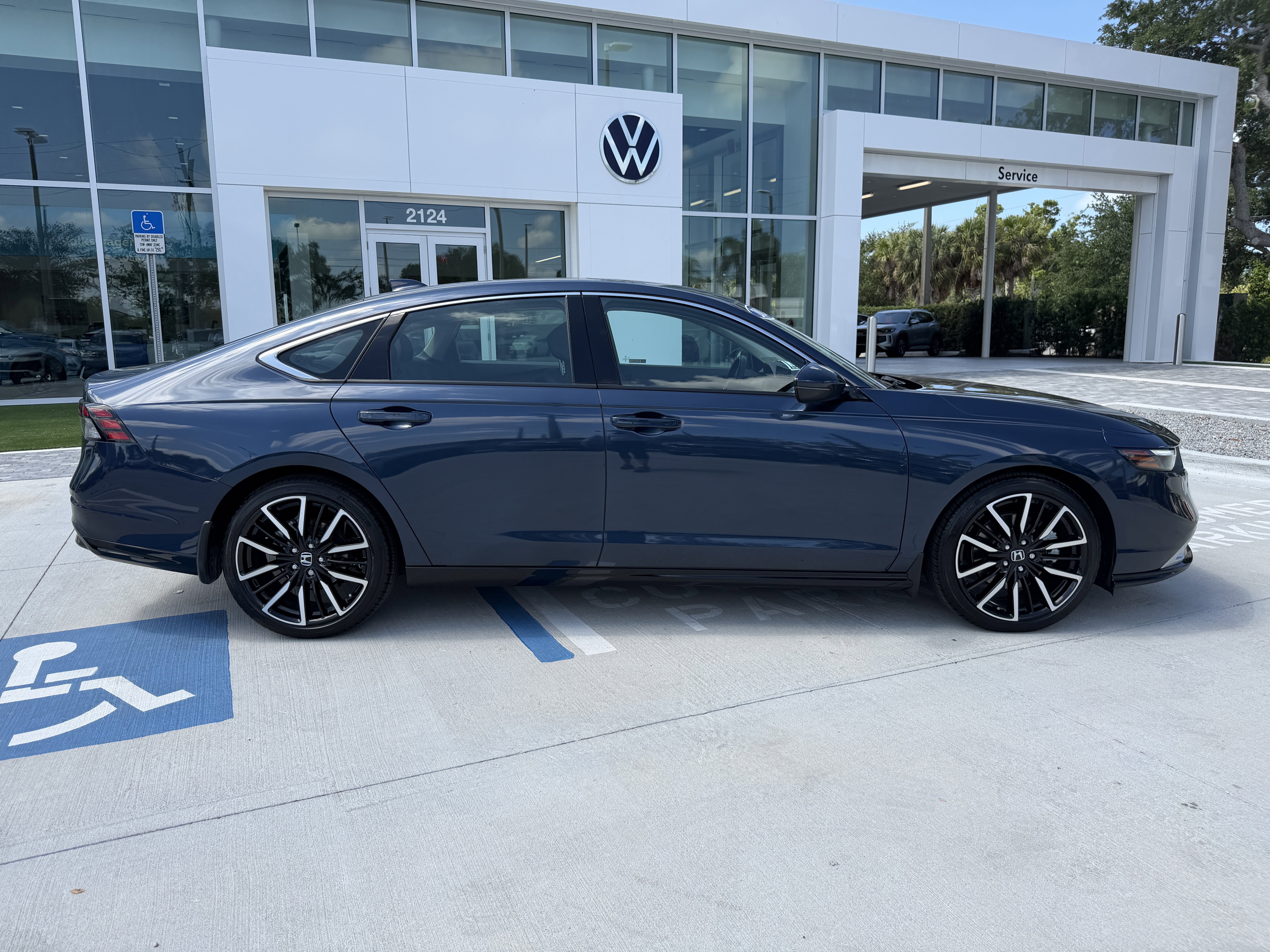 Used 2024 Honda Accord Touring image 2