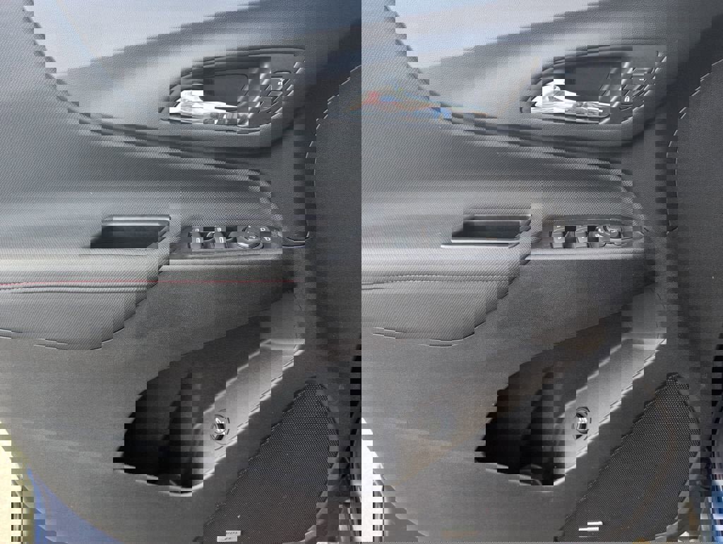 Used 2022 Chevrolet Equinox RS w/ RS Leather Package image 16