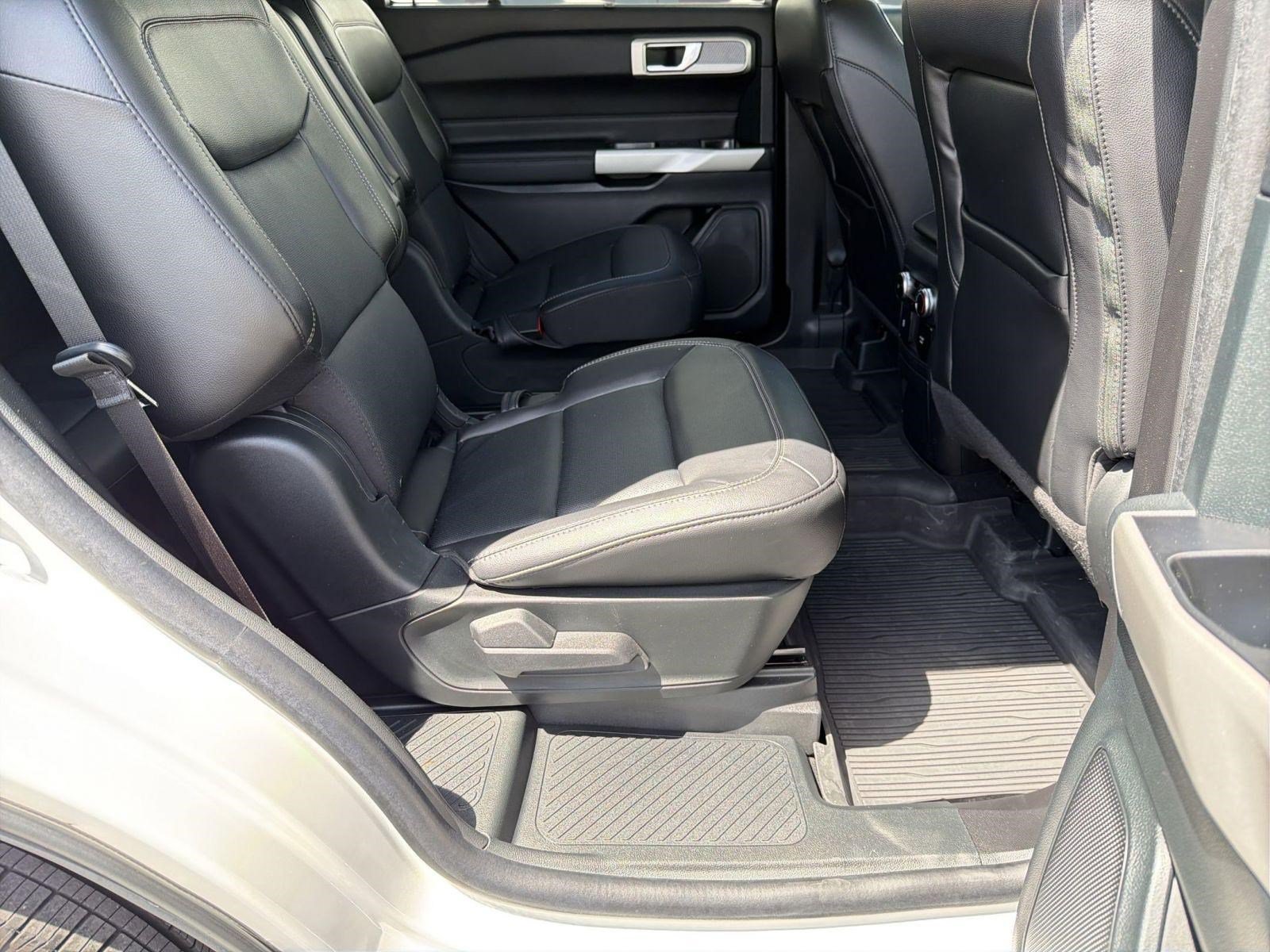 Used 2023 Ford Explorer Limited w/ Equipment Group 301A AWD/4WD image 29