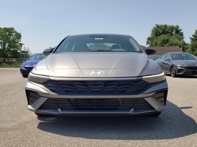 New 2025 Hyundai Elantra SEL image 2