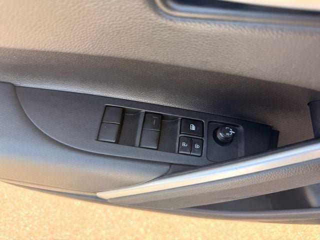 Used 2022 Toyota Corolla Cross XLE FWD image 8