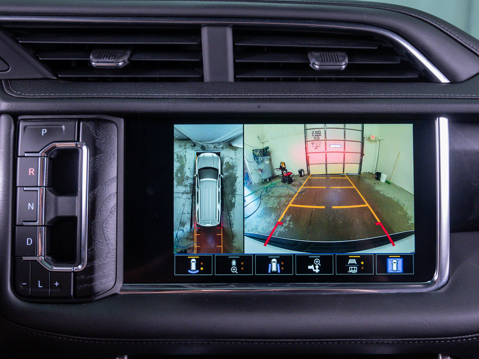 Used 2022 GMC Yukon XL Denali w/ Denali Premium Package AWD/4WD image 27
