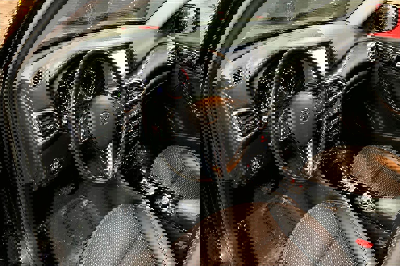 Used 2019 INFINITI QX30 LUXE w/ Navigation Package image 18