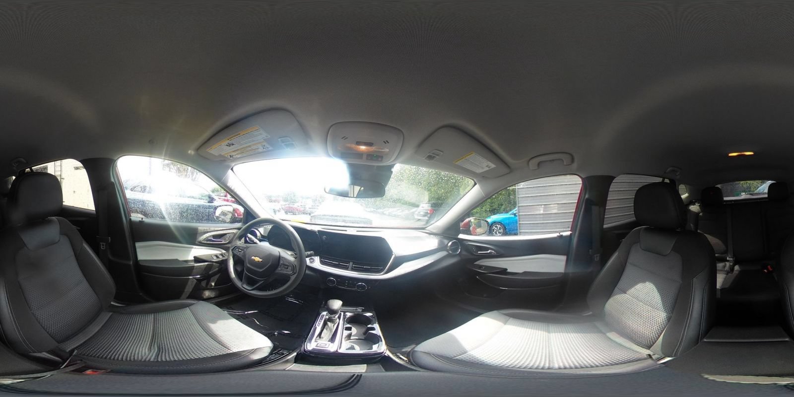 Used 2025 Chevrolet Trax LT FWD image 37