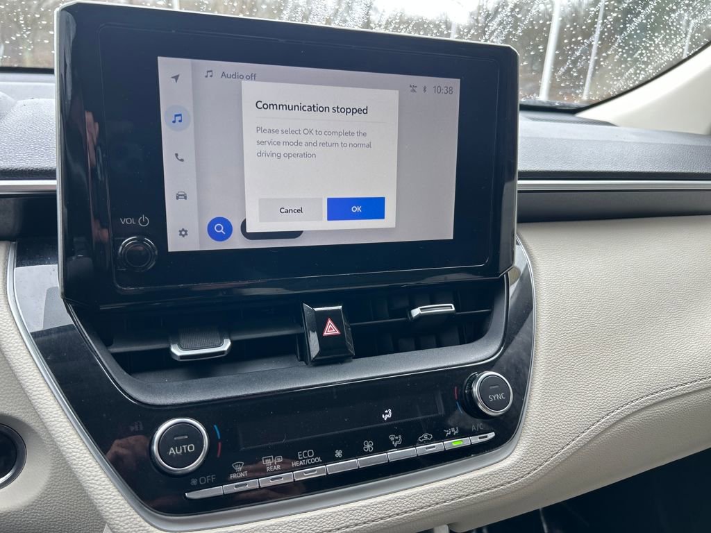 Used 2023 Toyota Corolla Cross XLE w/ Convenience Package image 12