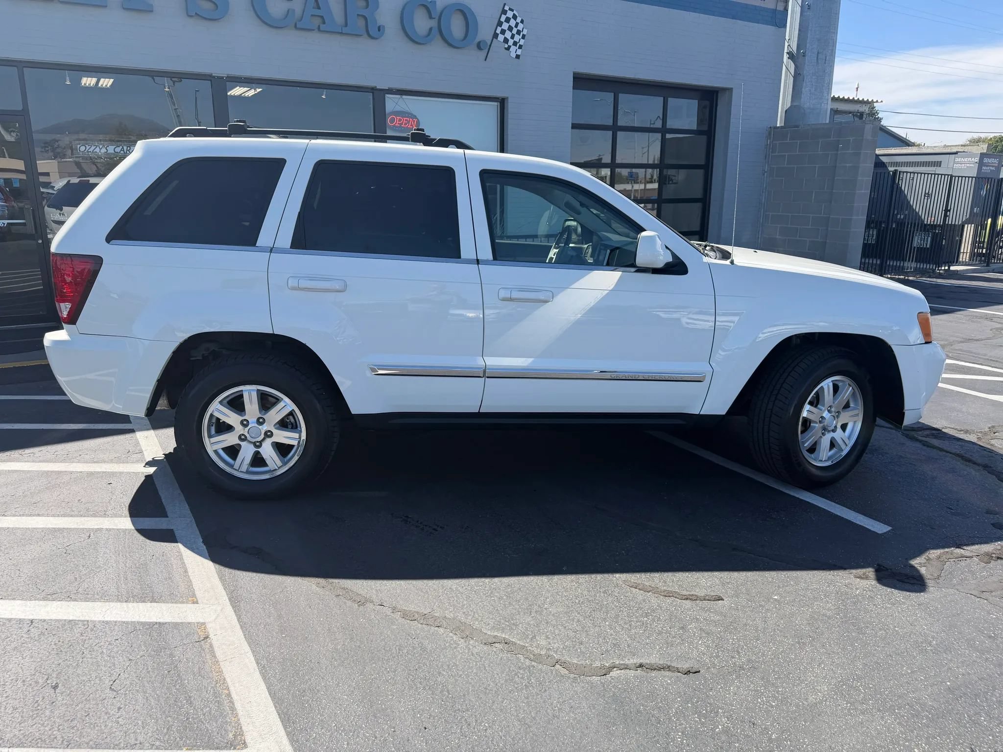 Used 2008 Jeep Grand Cherokee Limited w/ Trailer Tow Group IV AWD/4WD image 9