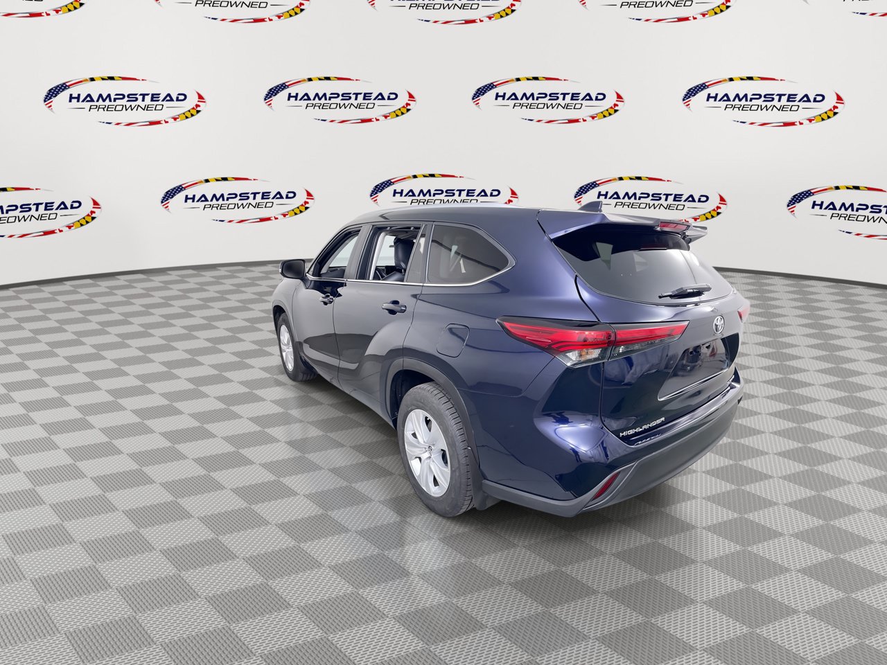 Used 2023 Toyota Highlander XLE AWD/4WD image 6