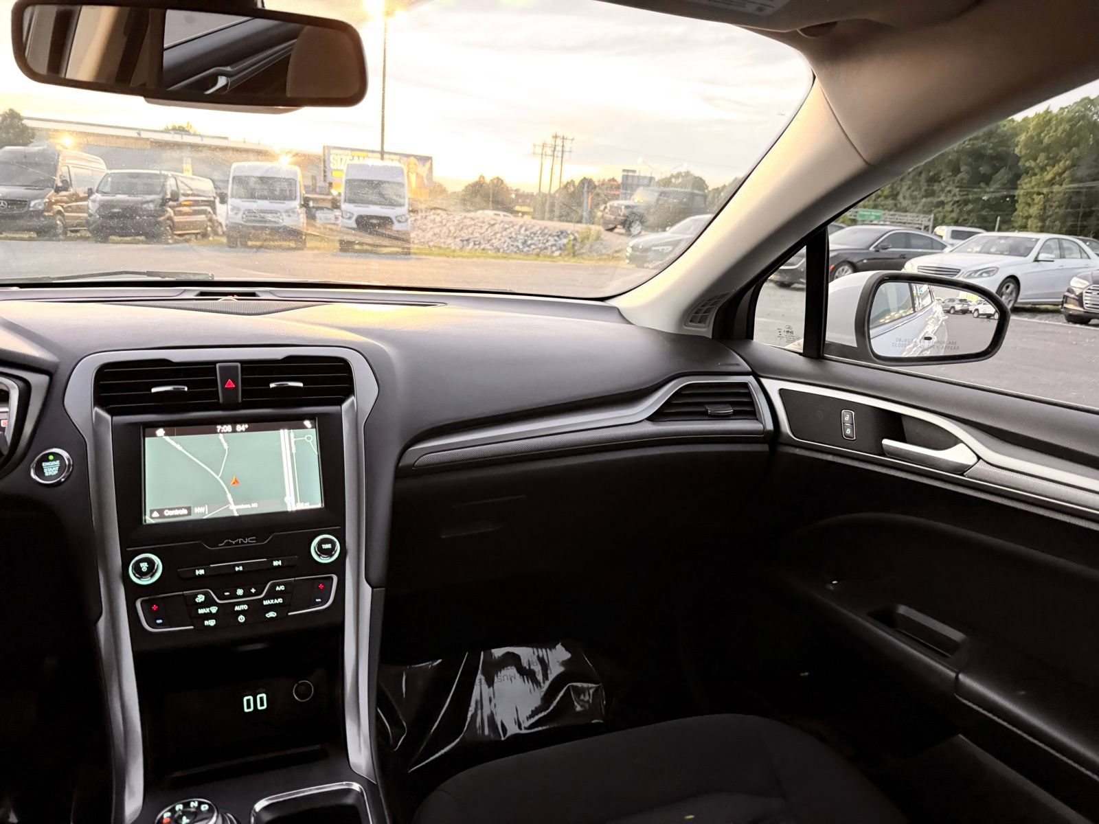 Used 2019 Ford Fusion SE FWD image 18