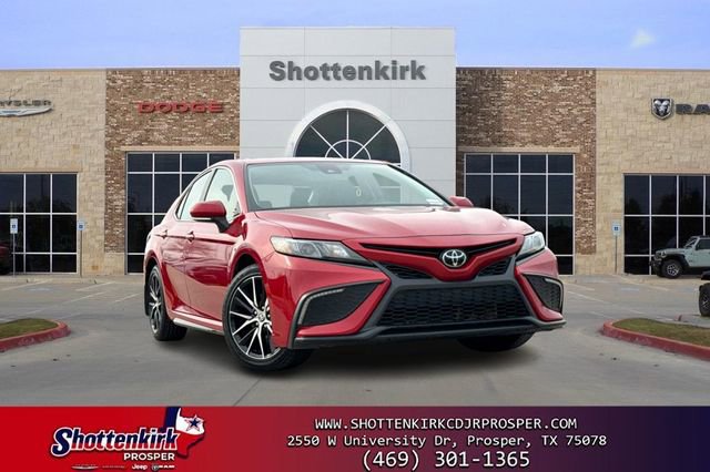 Used 2024 Toyota Camry SE image 1