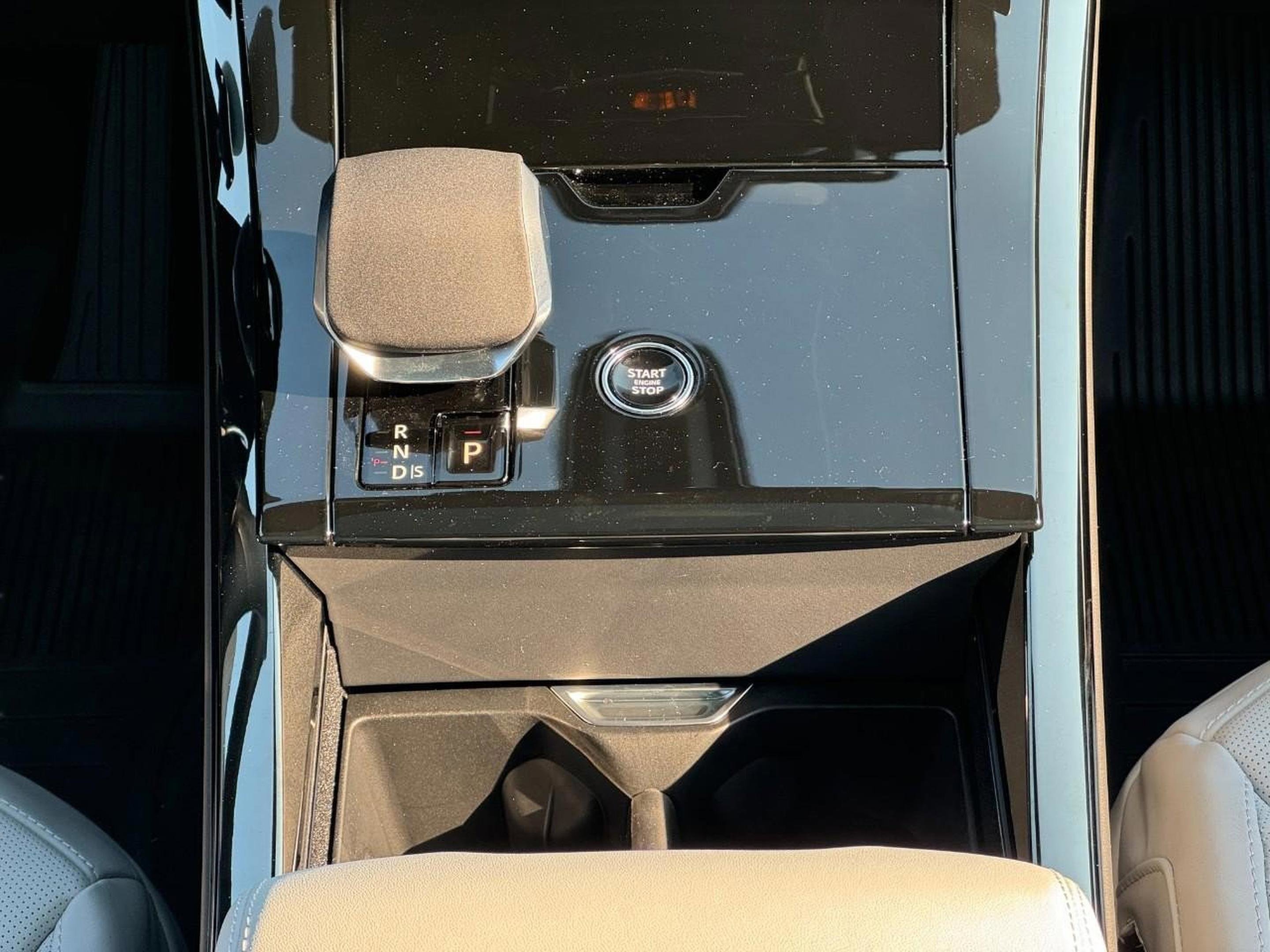 Used 2025 Land Rover Range Rover Sport SE image 15