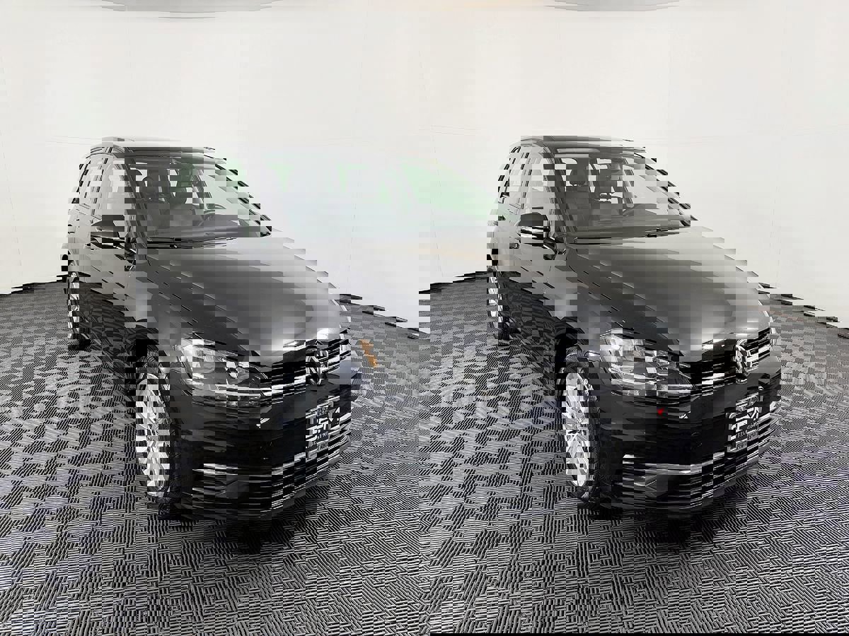 Used 2021 Volkswagen Golf 4-Door image 5