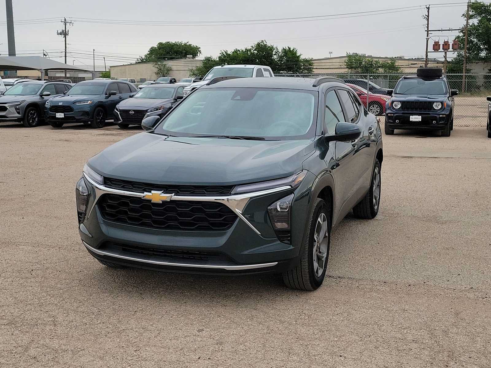 Used 2025 Chevrolet Trax LT FWD image 4