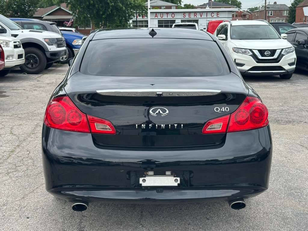 Used 2015 INFINITI Q40 w/ Moonroof Package RWD image 7