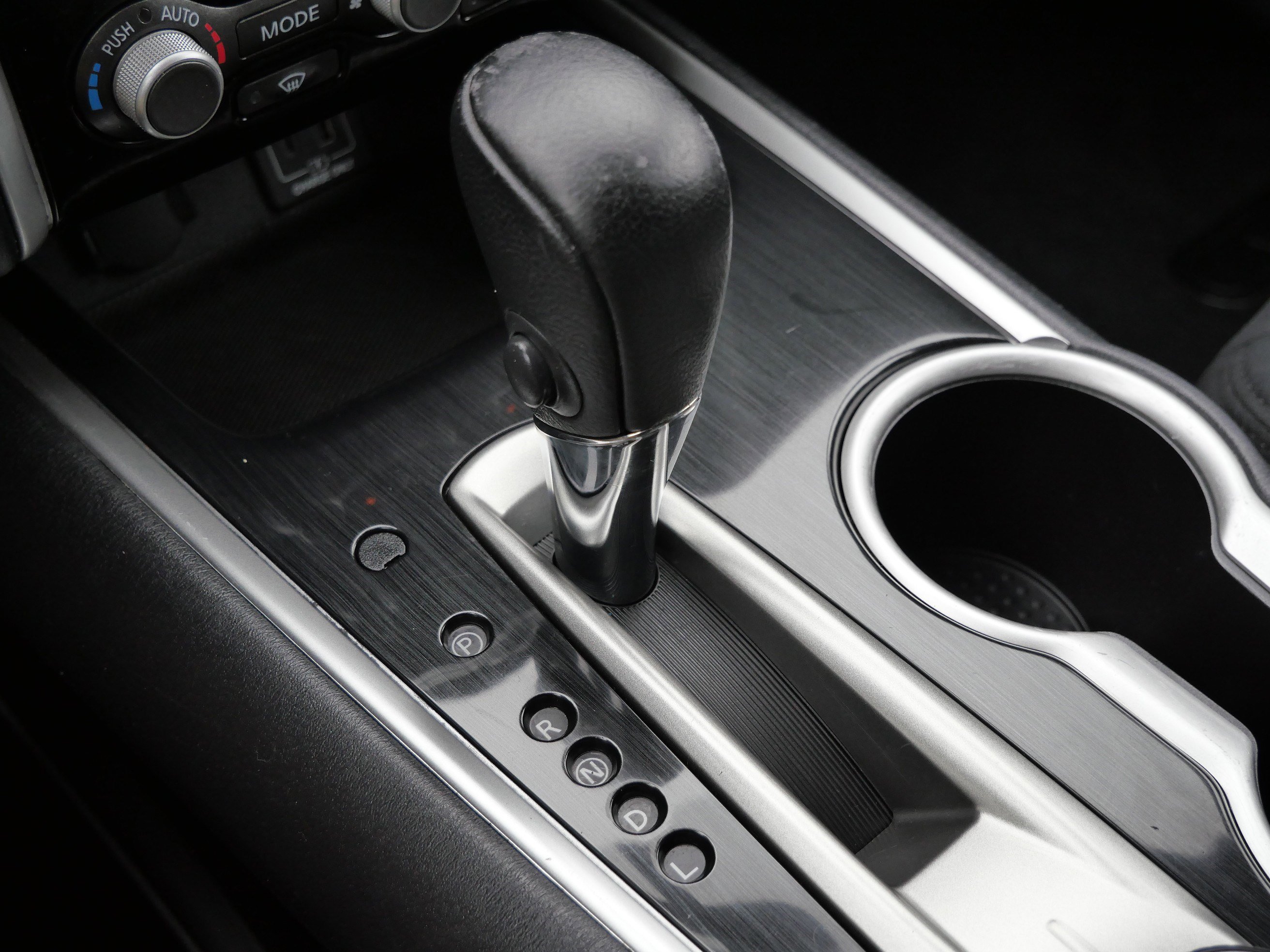 Used 2019 Nissan Pathfinder SV image 25