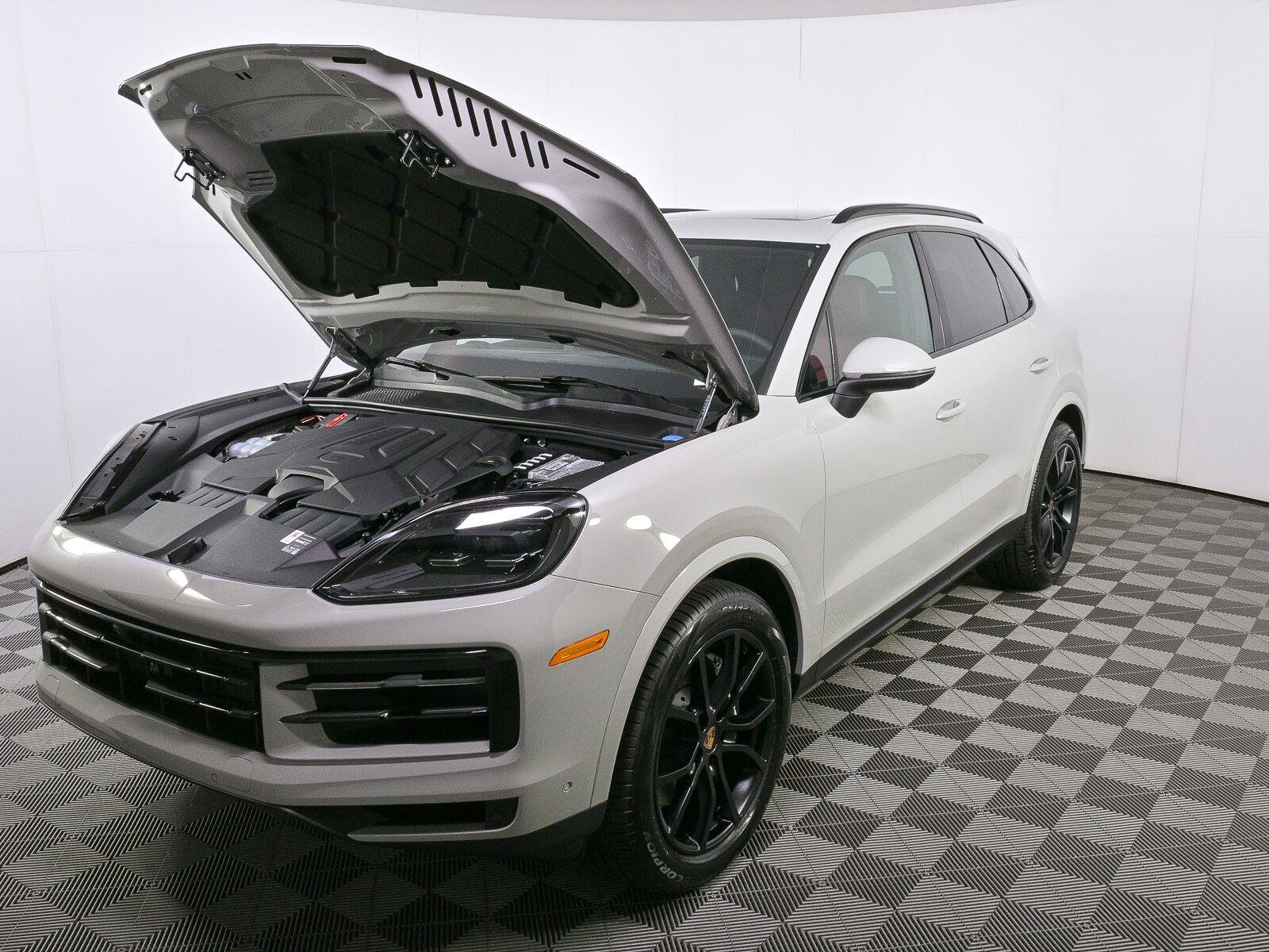 New 2026 Porsche Cayenne AWD/4WD image 32