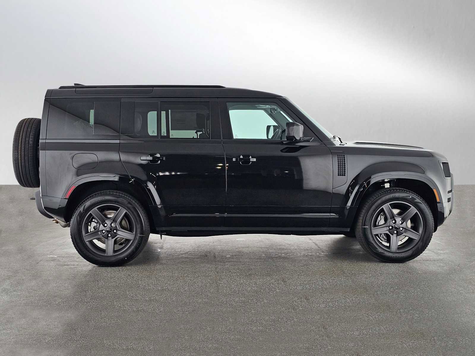 New 2026 Land Rover Defender 110 X-Dynamic SE image 6