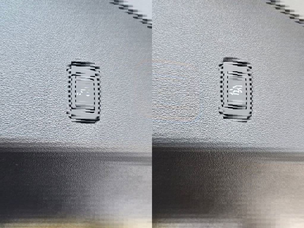 New 2026 Cadillac Optiq Sport 1 w/ LPO, Floor Liner Package image 30