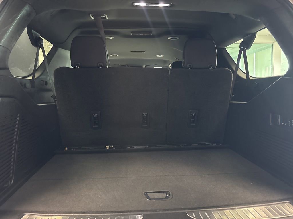 Used 2023 Chevrolet Suburban Premier image 5
