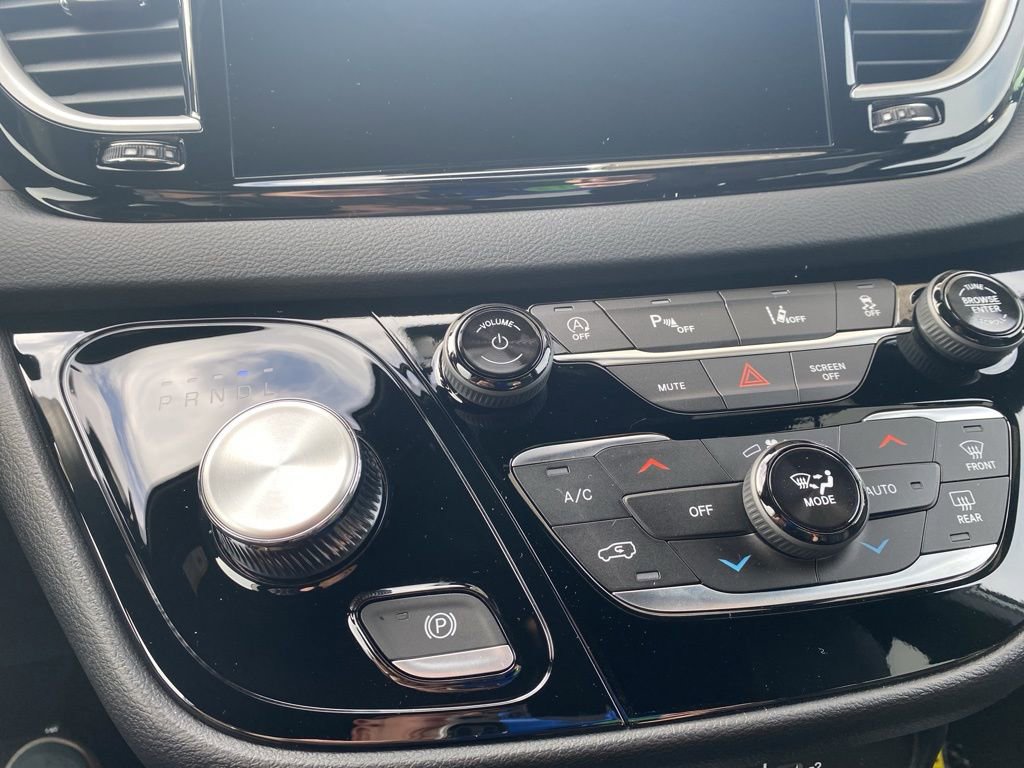 New 2026 Chrysler Voyager LX image 27