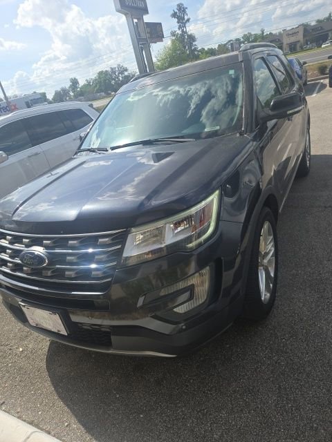 Used 2017 Ford Explorer XLT w/ Equipment Group 202A image 1
