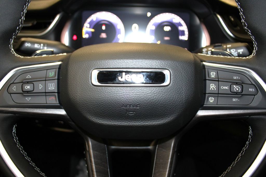 New 2025 Jeep Grand Cherokee Limited w/ Luxury Tech Group II image 11