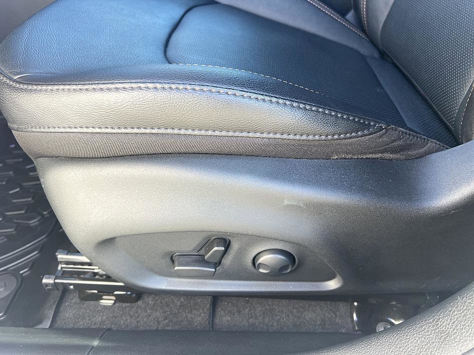 Used 2023 Jeep Compass Limited image 21