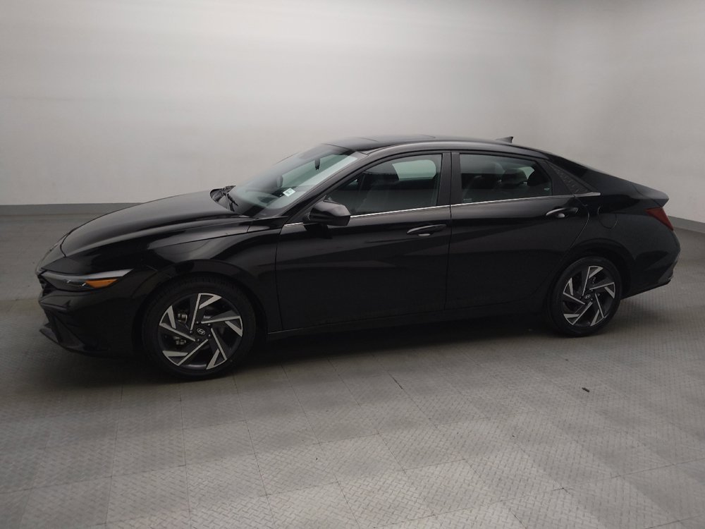 Used 2025 Hyundai Elantra SEL FWD image 2