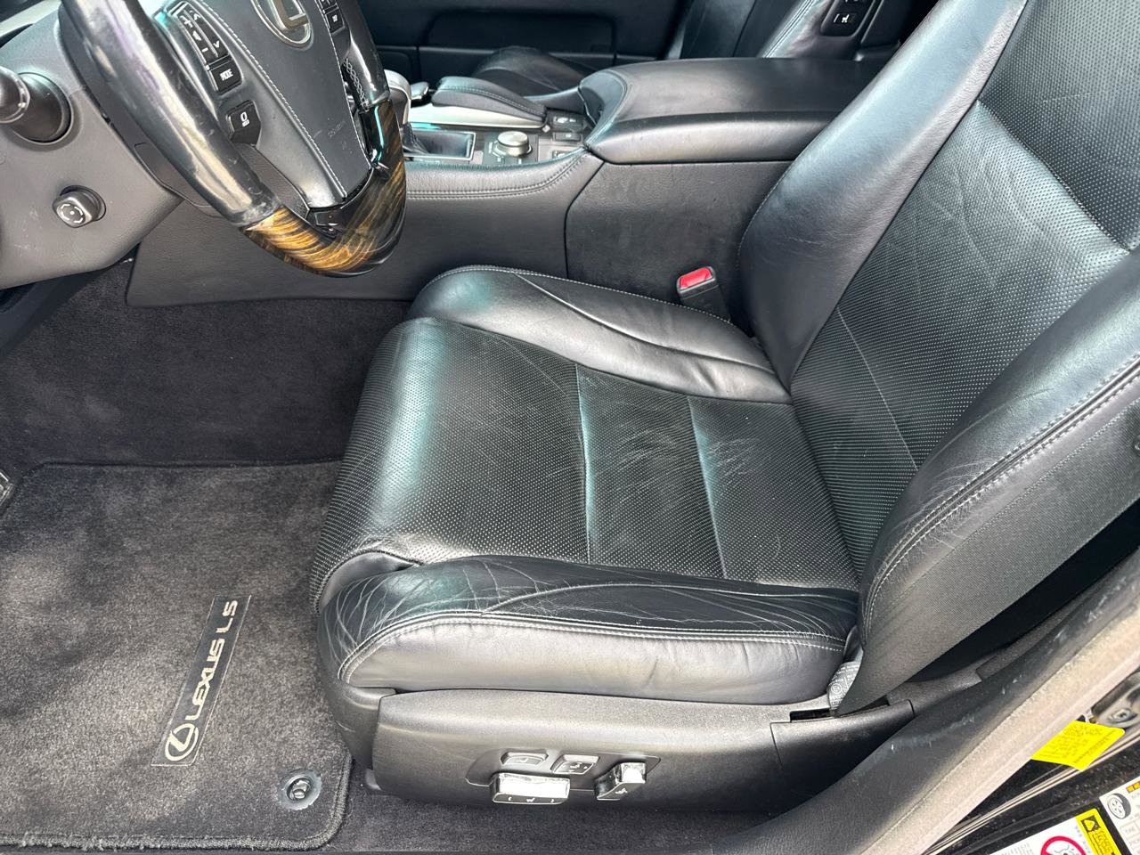 Used 2013 Lexus LS 460 L w/ Preferred Accessory Package RWD image 34