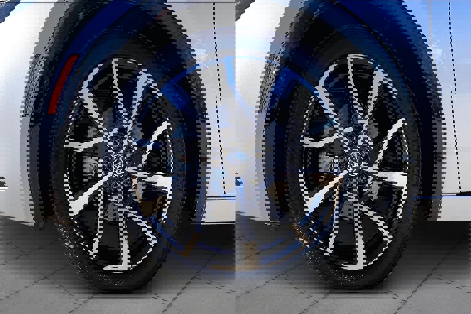 Used 2025 Toyota Prius Plug-In Hybrid image 11