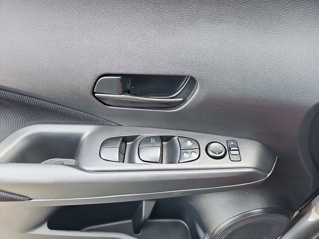 Used 2025 Nissan Kicks Play S image 29