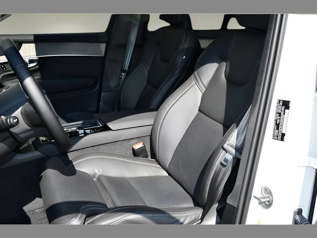 Used 2025 Volvo XC90 B6 Ultra AWD/4WD image 14
