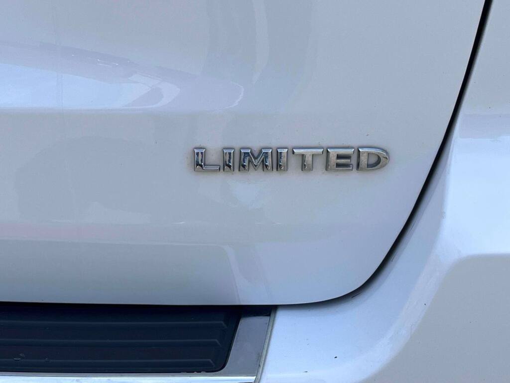 Used 2016 Jeep Grand Cherokee Limited AWD/4WD image 15