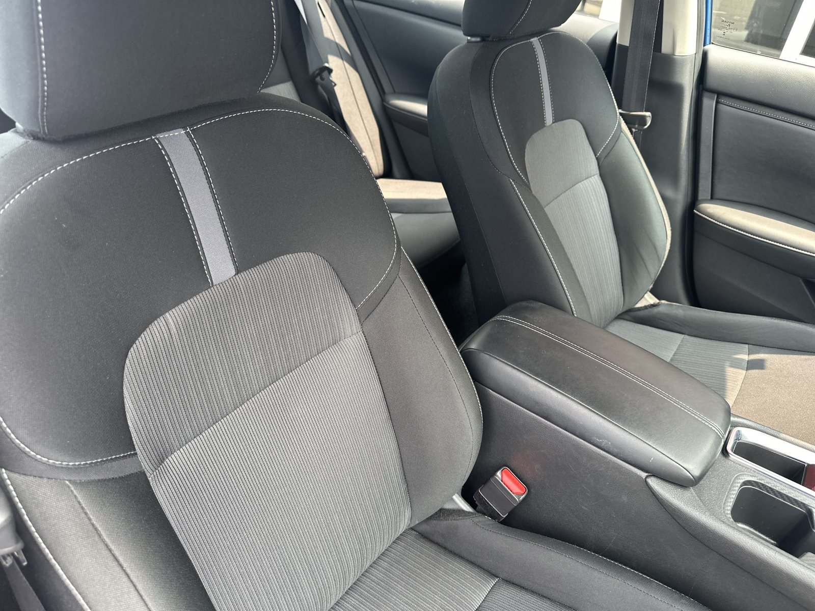 Used 2025 Nissan Sentra SV FWD image 18
